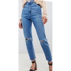 ASOS Denim Light Wash Blue Distressed Ripped Knee Raw Hem Mom Jeans Size 26/32